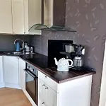 Дом отдыха Luxury Fjord Cabin With Jacuzzi, Boat Dock & View Sveio