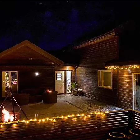 Luxury Fjord With Jacuzzi Stunning View And Grill Hut Tatil Evi Sveio