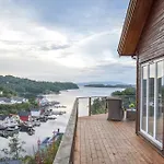 Casa de Férias Luxury Fjord Cabin With Jacuzzi, Boat Dock & View